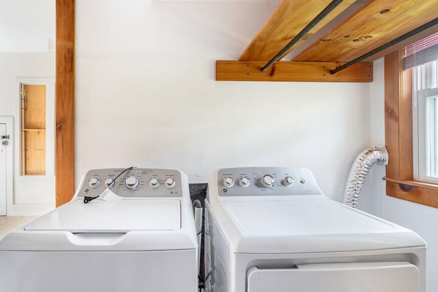 Full size Washer & Dryer on 2nd floor