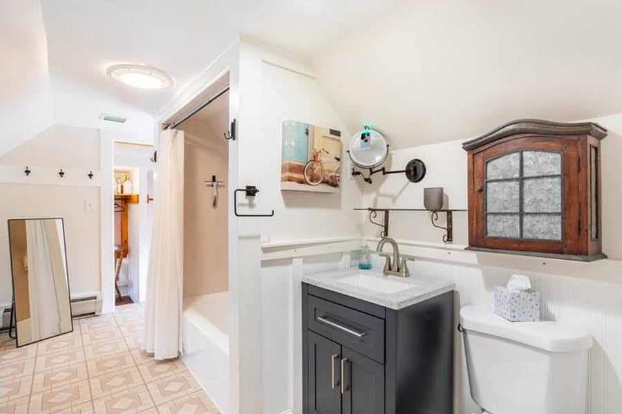 Large open bathroom with shower & tub on 2nd floor.