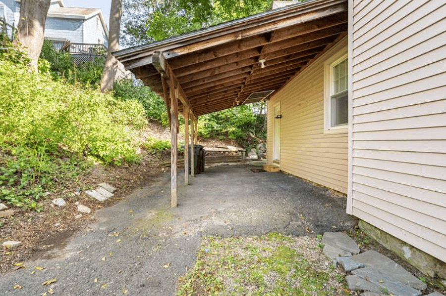 Space for 1 car under carport