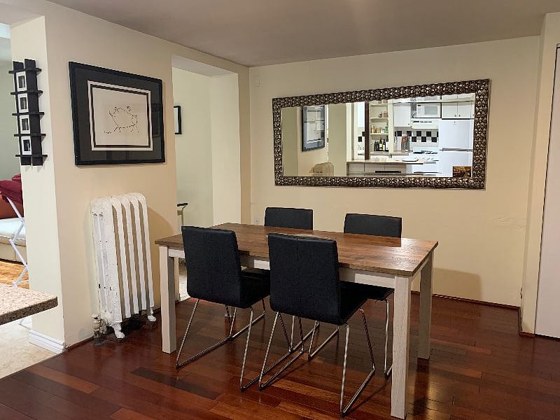 Dining Room w/Mirror