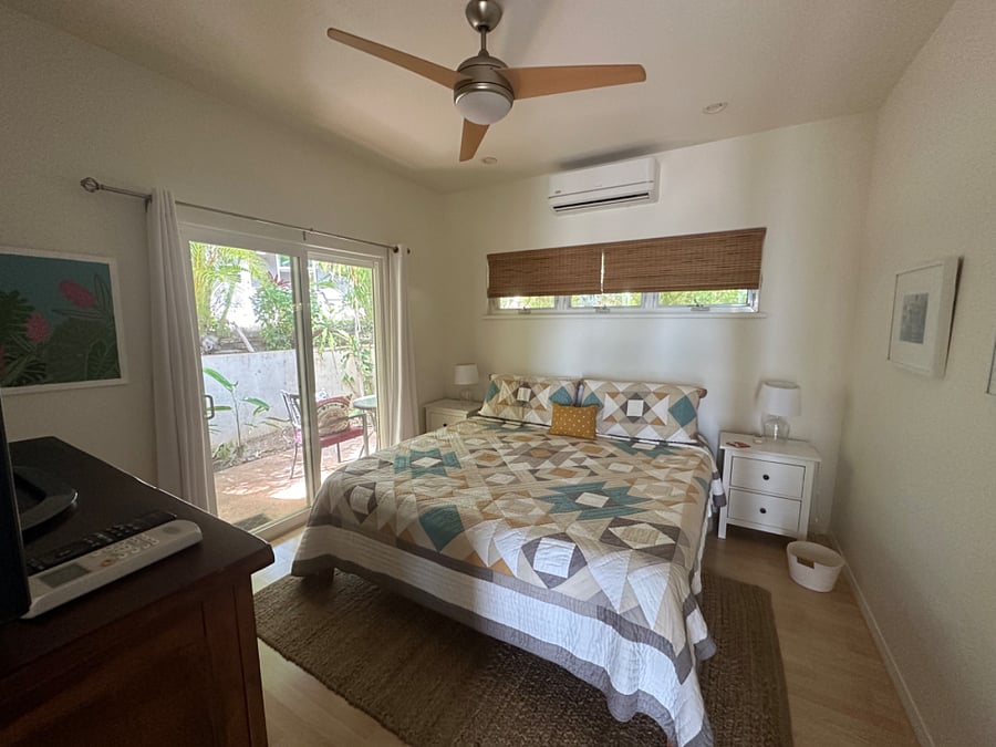 King bed with back patio