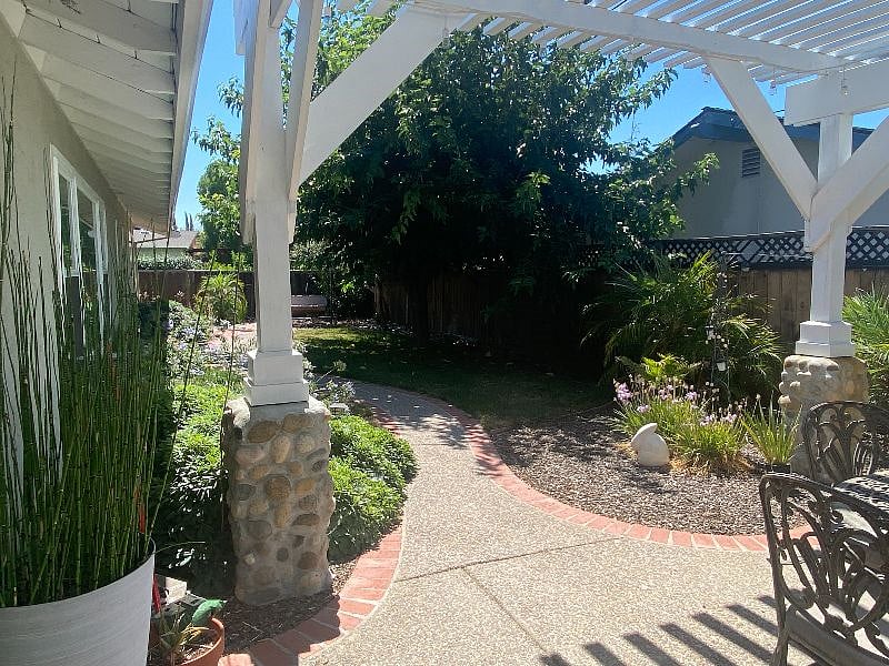 Furnished Finder property 577026_1 photo 9