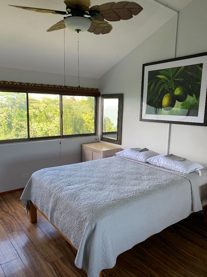 Oceanside (Master) Bedroom