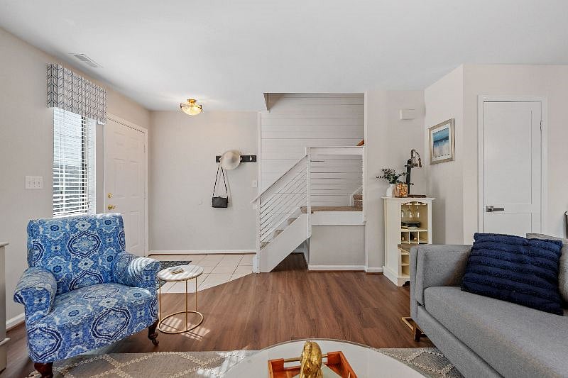 Entry and stairs leading up to bedrooms.