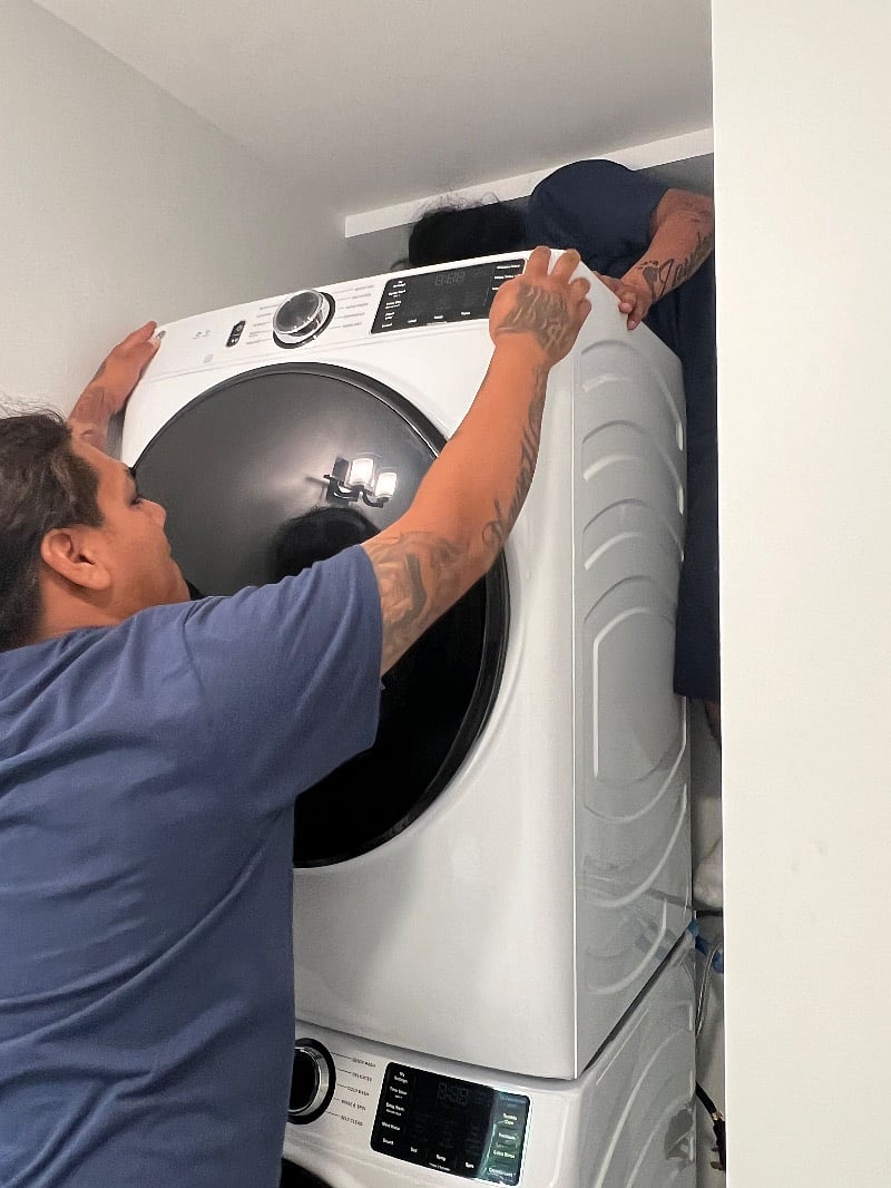 Full sized washer/dryer unit - can wash blankets, etc