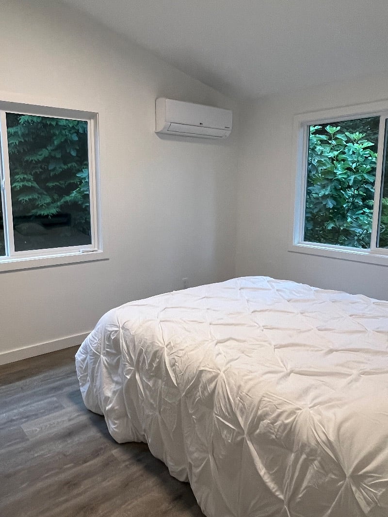 Peaceful bedroom overlooks garden
Queen bed (memory foam) blackout shades
