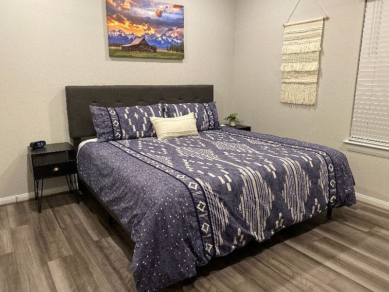 Primary bedroom (King)