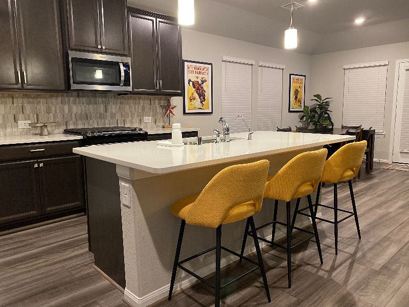 Breakfast bar area