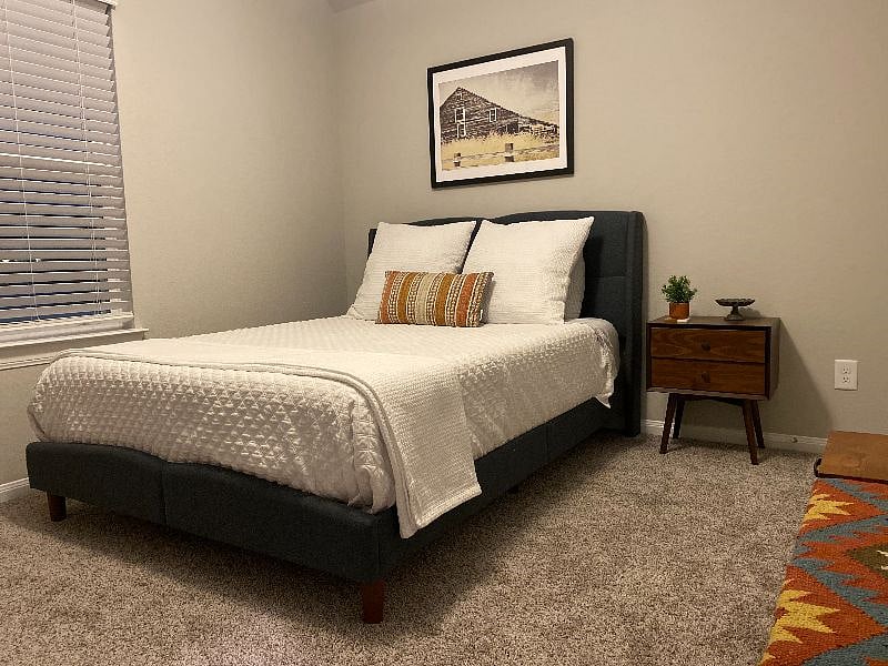 Bedroom 2 (Queen)