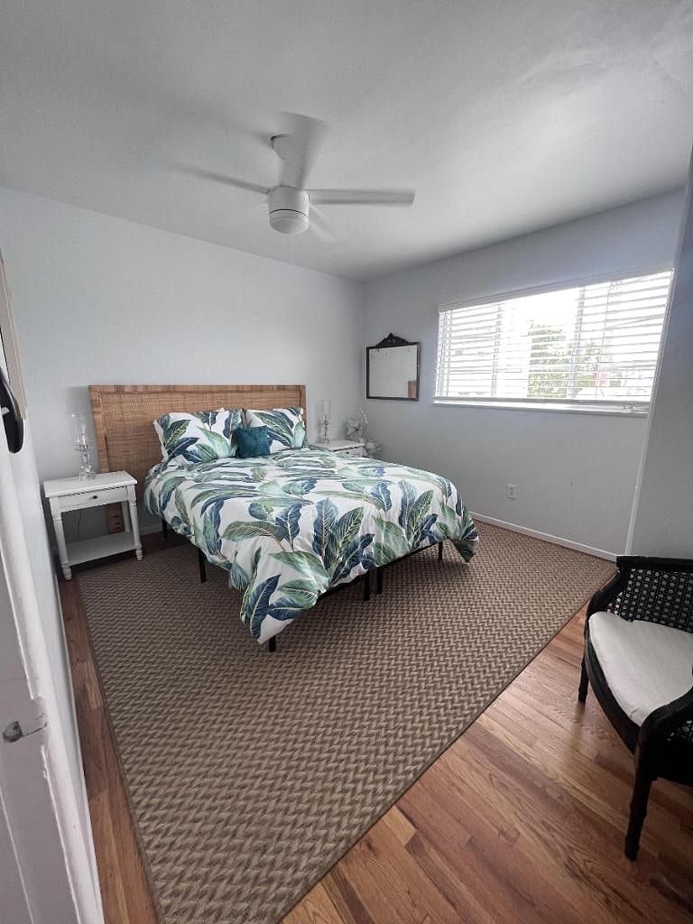 Queen bed Tommy Bahama style.