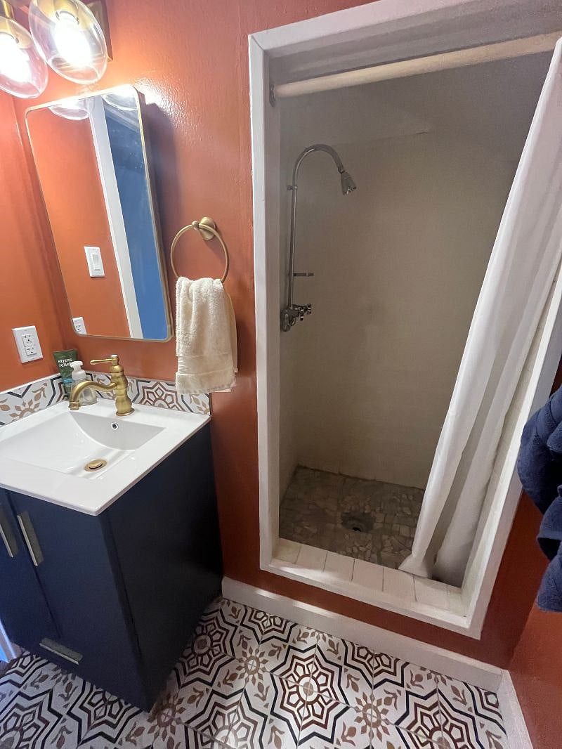 Stall shower