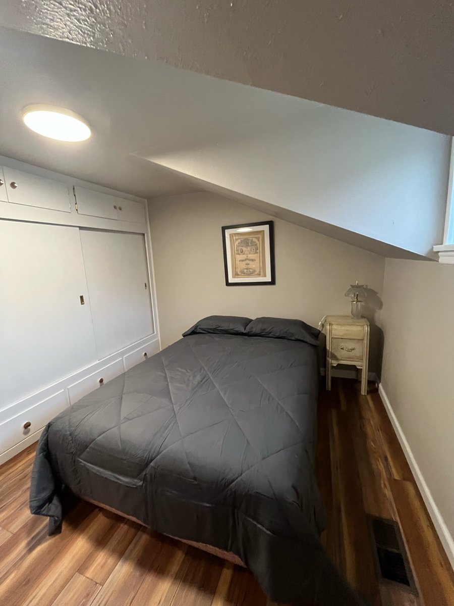 Second bedroom showing closet