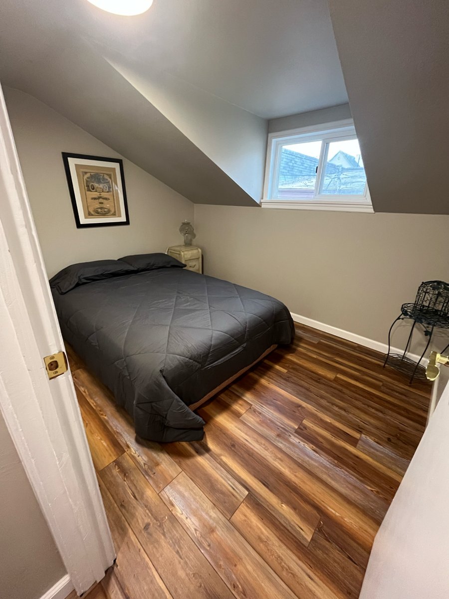Second bedroom with full size bed
