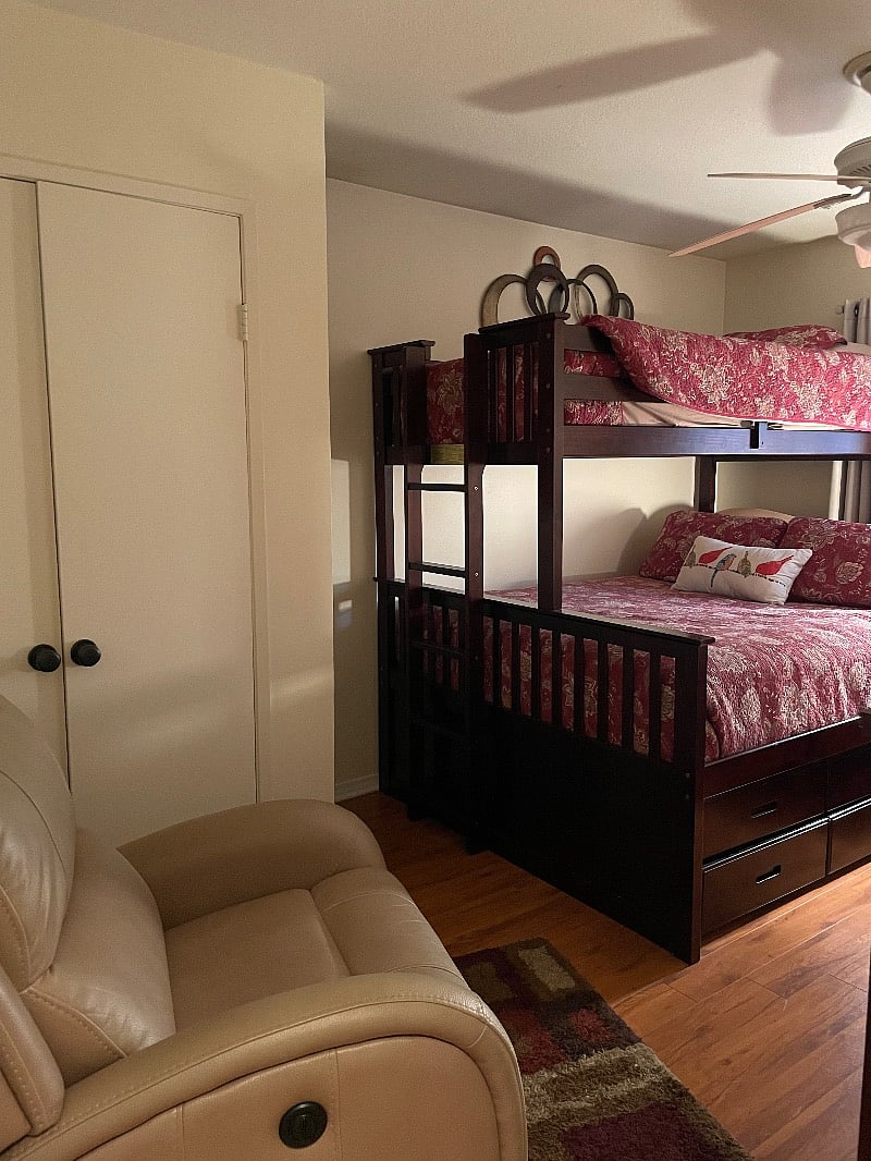 2nd Bunkbed Bedroom - Xtra long twin over a Queen