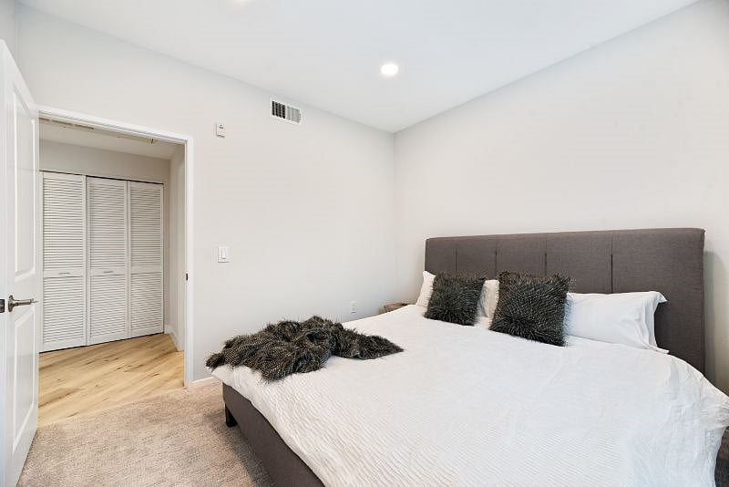 Furnished Finder property 577320_1 photo 3