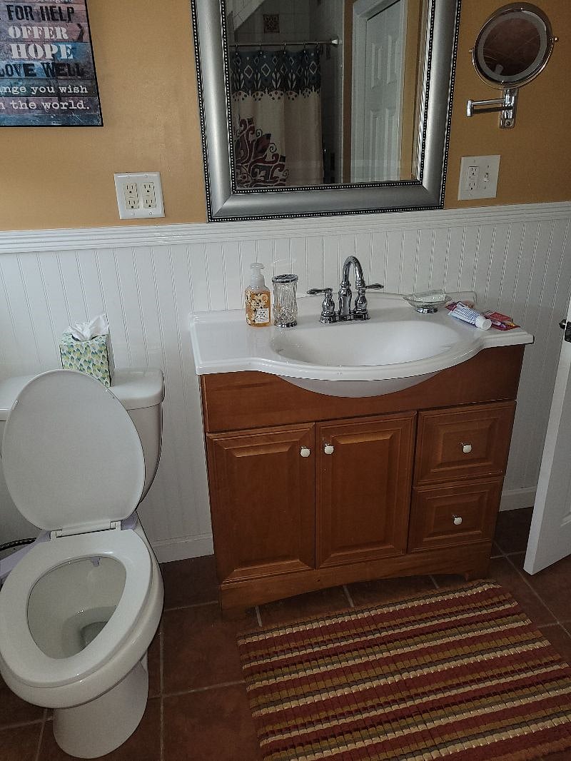 upstairs bathroom tub and shower