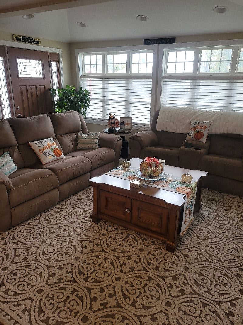 Living room with 4 automatic recliners an love seat and couch