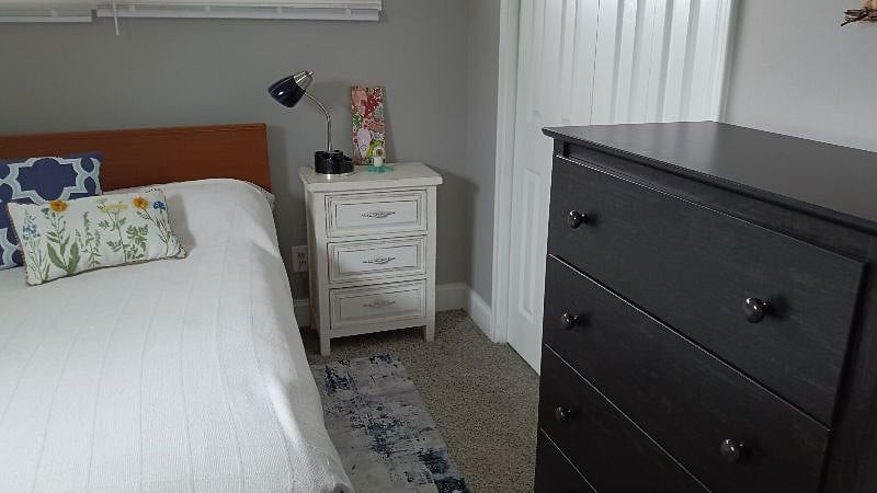 Full Bed, Bedroom