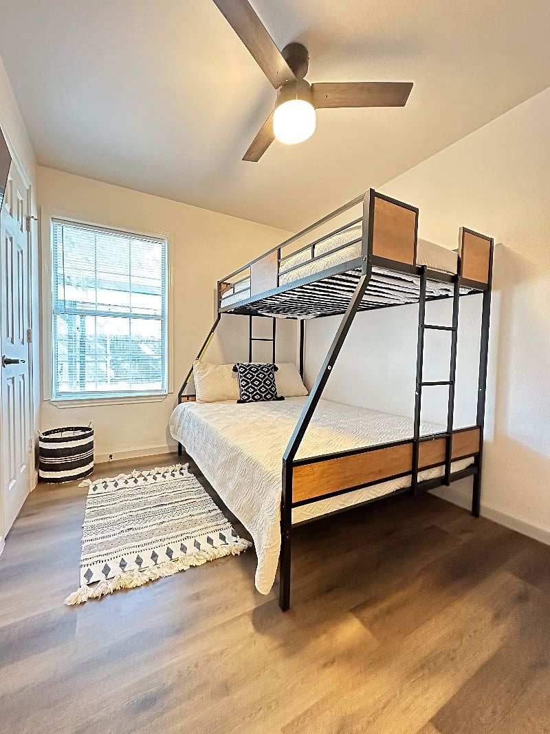 Full Bunk bed and Twin Top bunk. TV in everyroom