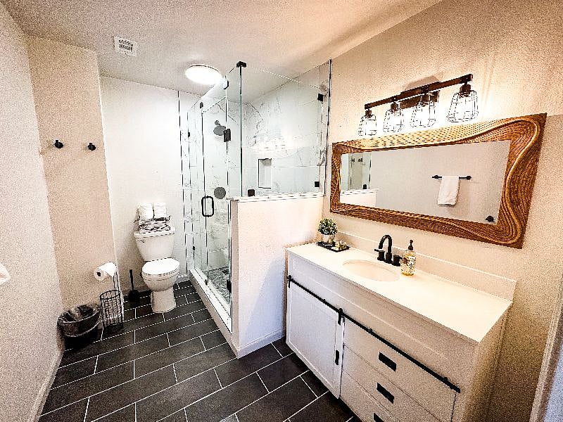  Master ensuite shower
