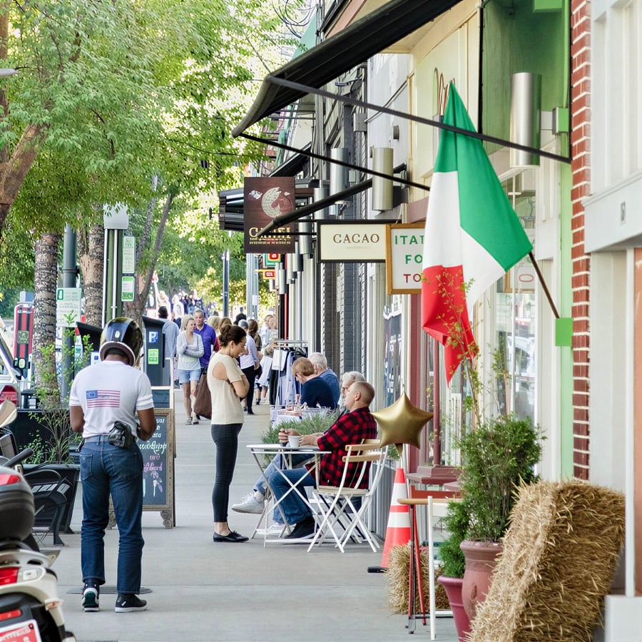  5 MIN WALK TO SHOPS & COFFEE HOUSES