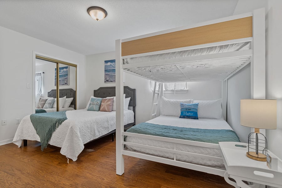 Guest bedroom with Queen bed and Bunk bed
