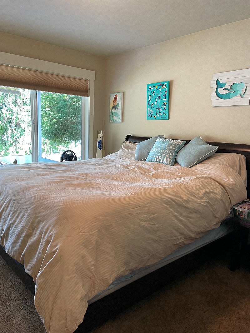 Exquisite King bed, down duvet