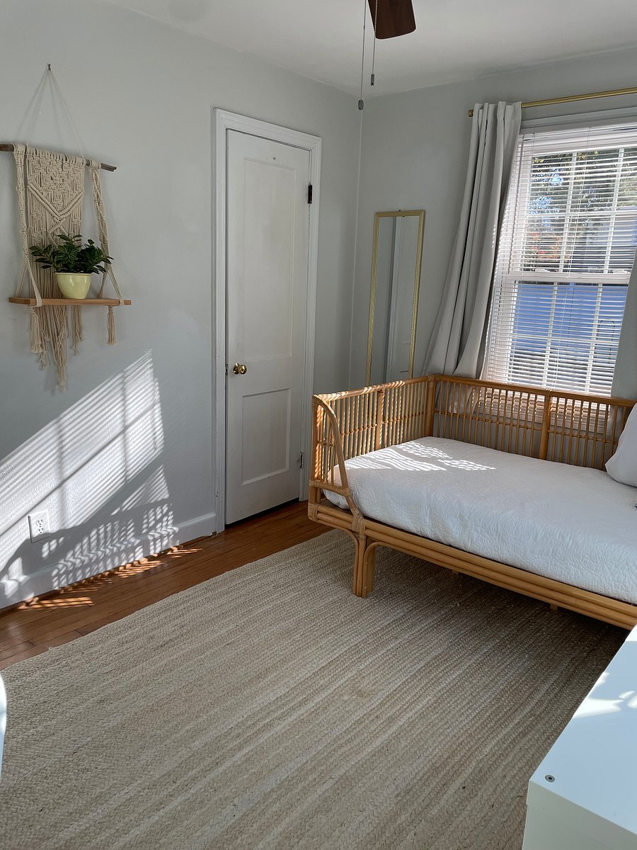 Bedroom 2 Twin Bed with Office Space