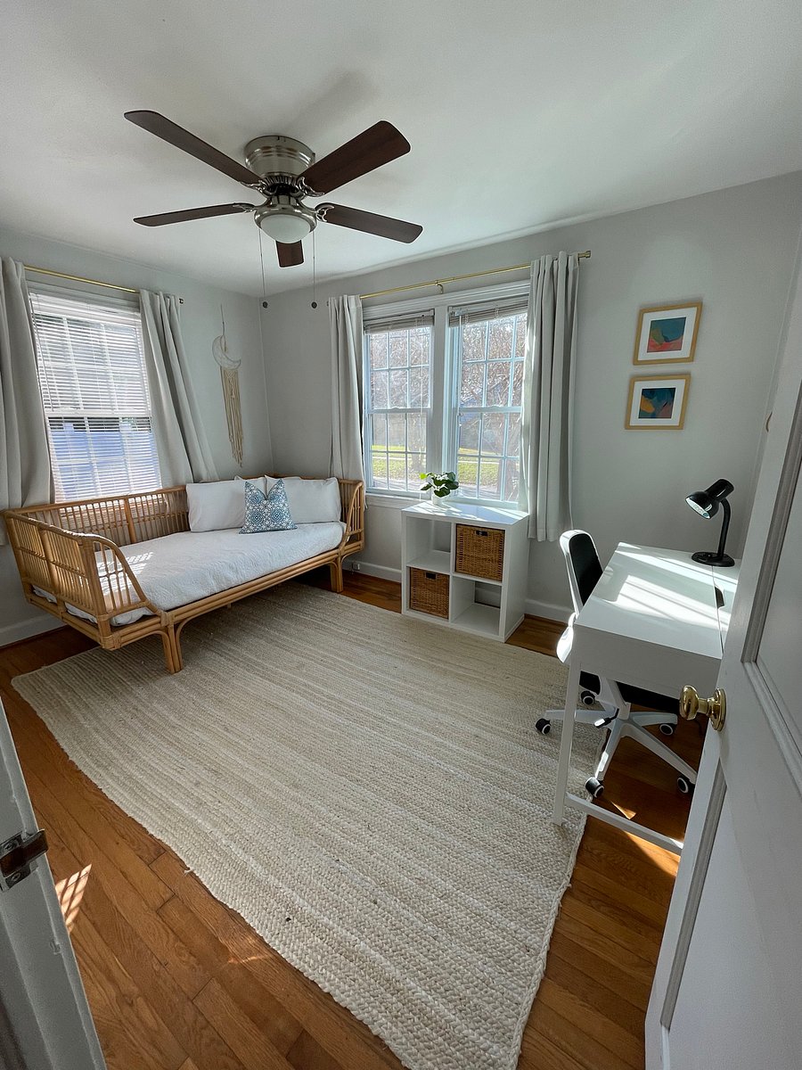 Bedroom 2 Twin Bed with Office Space