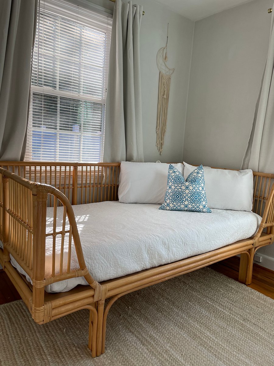 Bedroom 2 Twin Bed with Office Space