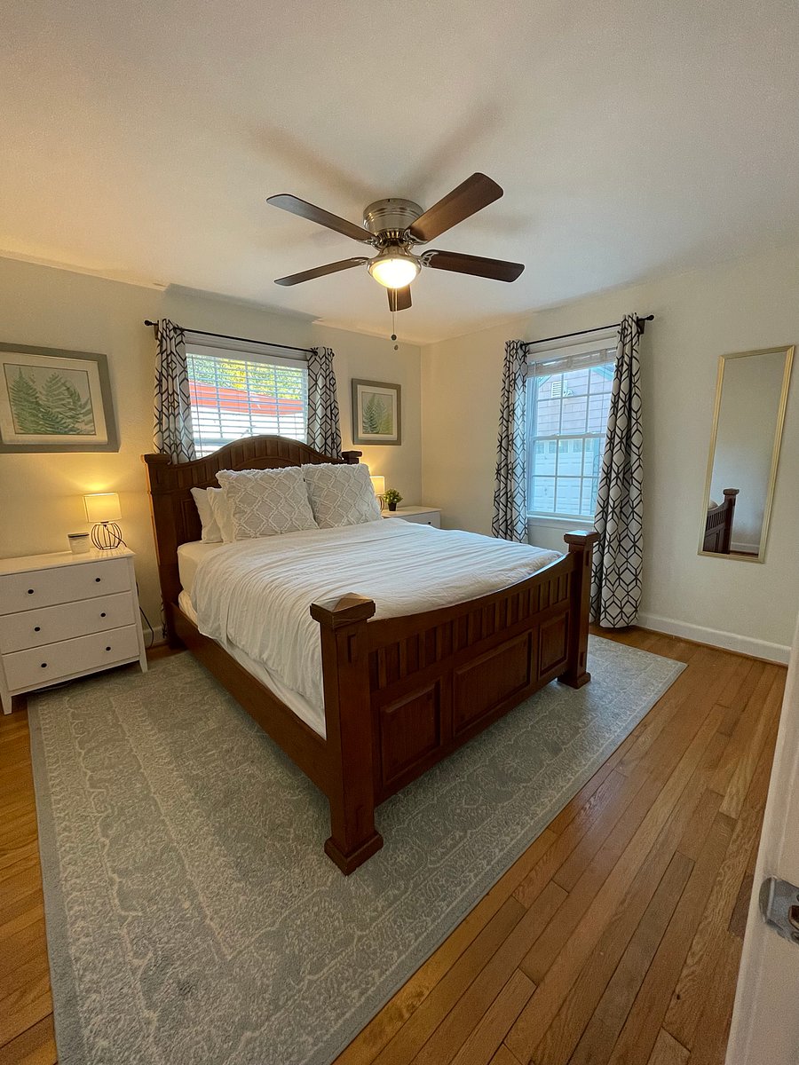 Bedroom 1 Queen Bed