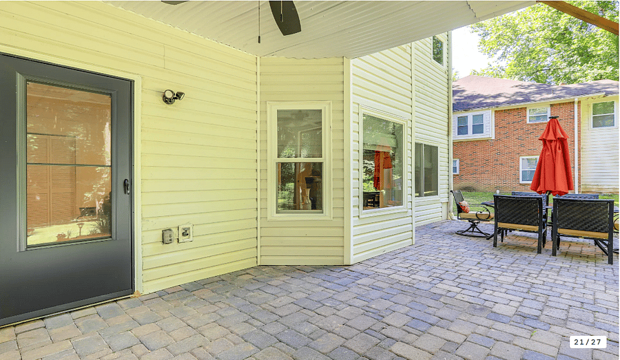 Studio entry