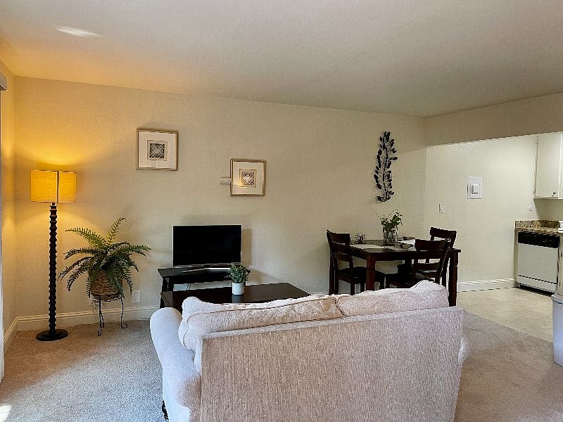 Furnished Finder property 578026_1 photo 8