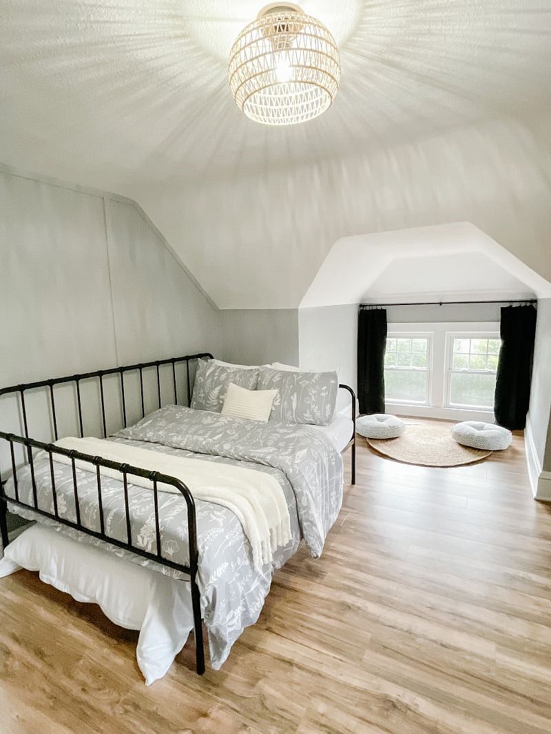The loft upstairs, equipped with a full size bed & trundle, is an ideal space for extra accommodation