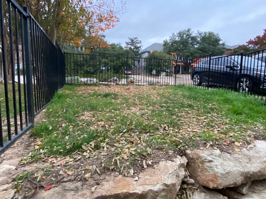 Fenced area for dogs. We do not accept cats.