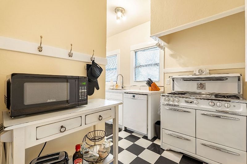 Furnished Finder property 578159_1 photo 22