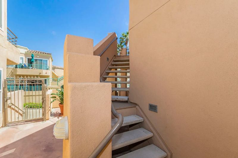 Separate entry Stairs Condo overlooks Beach