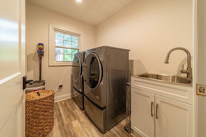 Laundry / High Efficiency Washer and Dryer