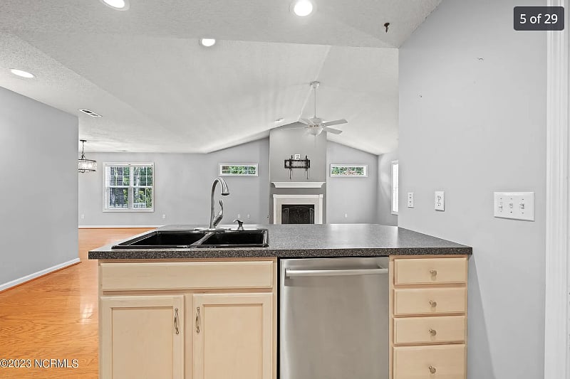 Furnished Finder property 578350_1 photo 7