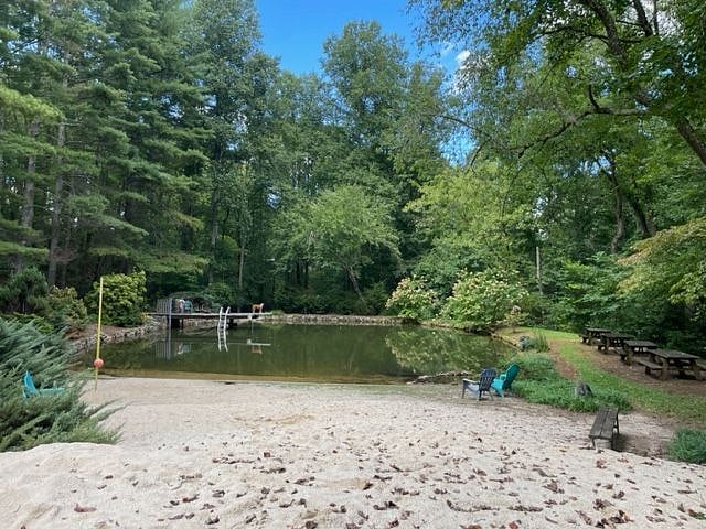 Pond and beachy area are just a short walk from the Cottage.  