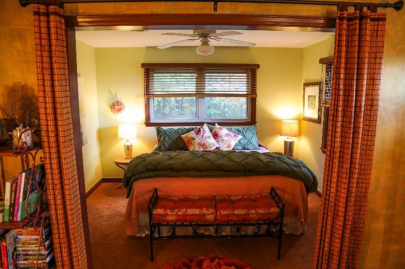 Please note, this room has bamboo diving curtains, not a standard door entry. 
