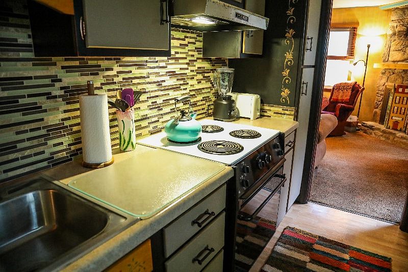 Blender, toaster and full selection of cooking tools provided.
