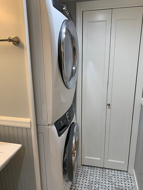 W/D with linen closet