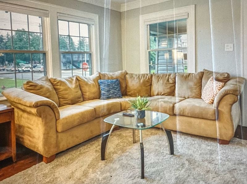 Living Room Sectional w/TV