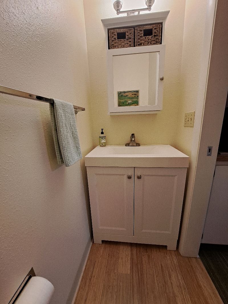 Ground level 1/2 bath