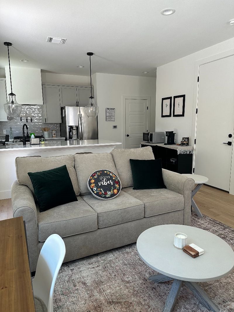 Furnished Finder property 578618_1 photo 4