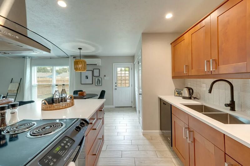 Furnished Finder property 578636_1 photo 25