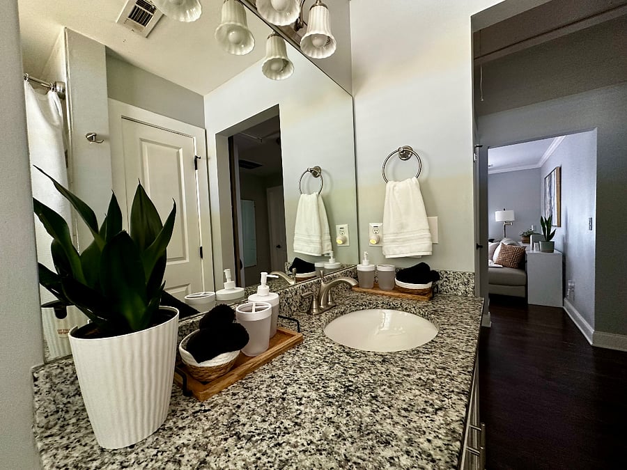 Shared bathroom for Large and Medium Bedrooms