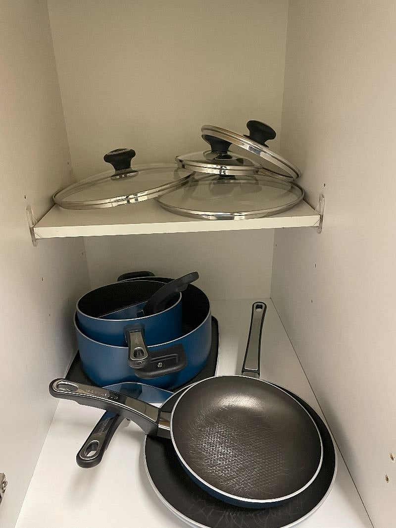 Cooking pots