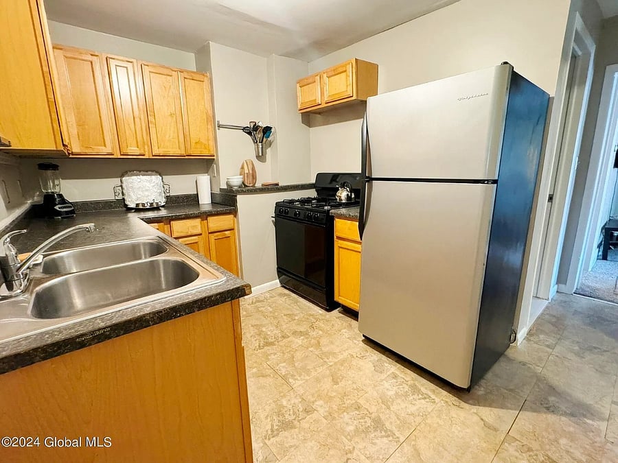 Apt FLR 1 - Kitchen, Full Fridge and Stove